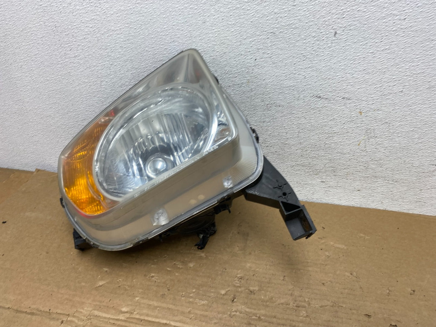2003 to 2006 Honda Element Right Passenger Rh Side Headlight TYC AD3989 DW1