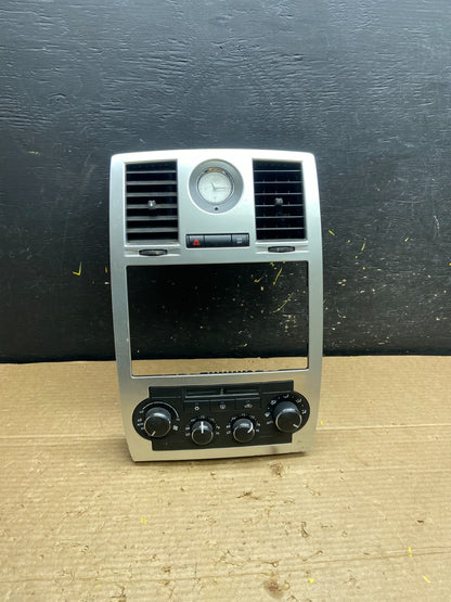 2005 to 2007 Chrysler 300 Dash Heater A/C Climate Control Radio Panel W3062 DG0