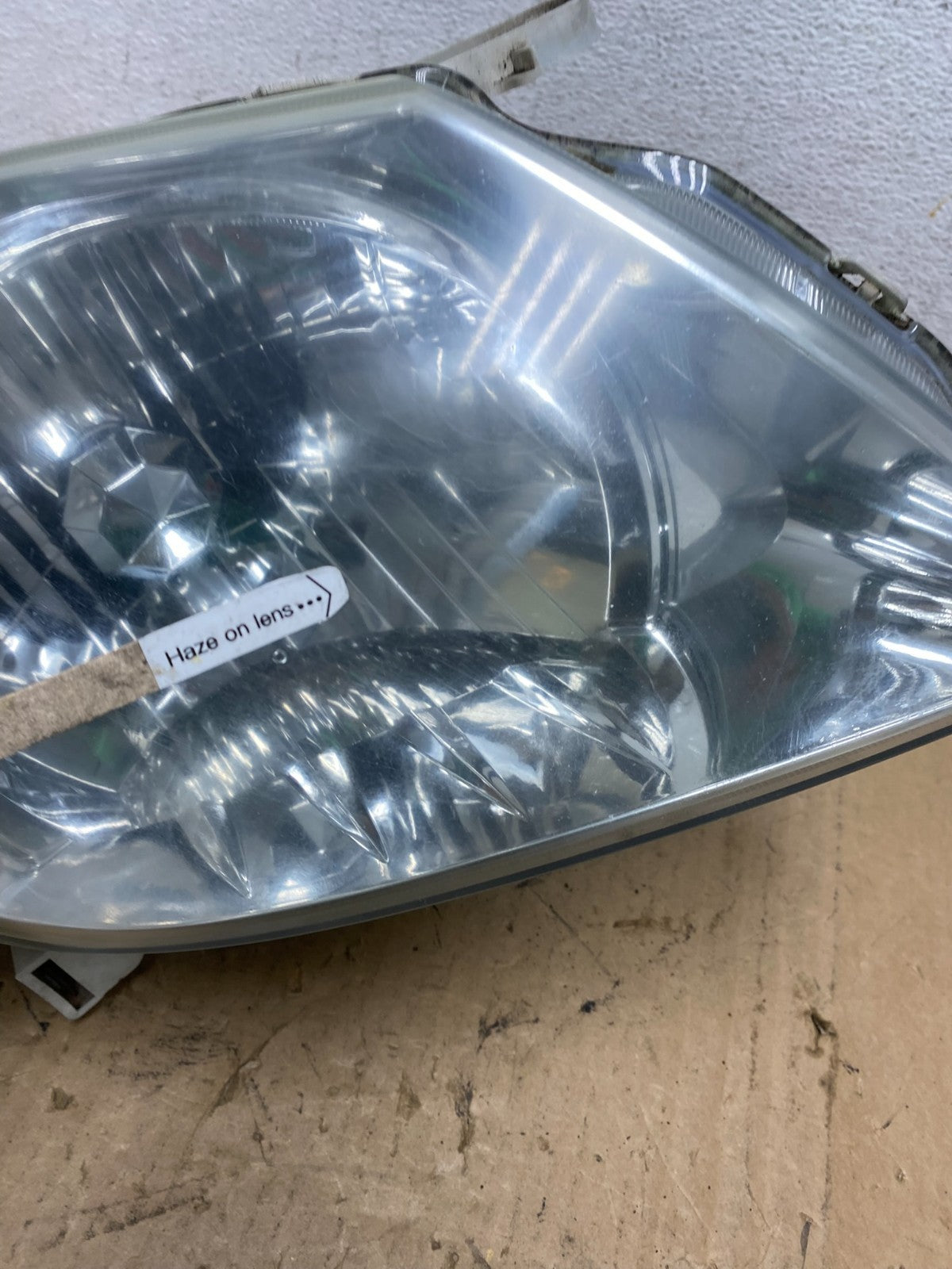2005 to 2008 Pontiac Vibe Right Passenger RH Side Headlight Halogen AD37624