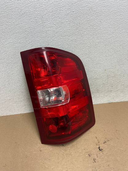 2007 to 2013 Chevrolet Silverado Right Passenger RH Side Tail Light AF4531 LK2