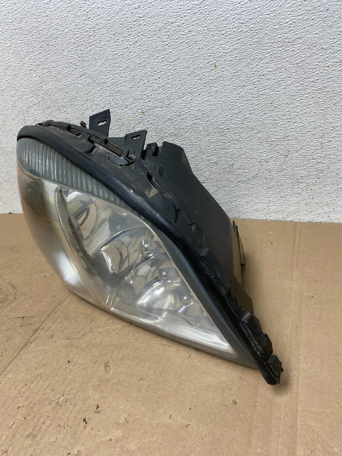 2000 to 2005 Cadillac Deville Right Passenger RH Side Headlight AG4699 DW2