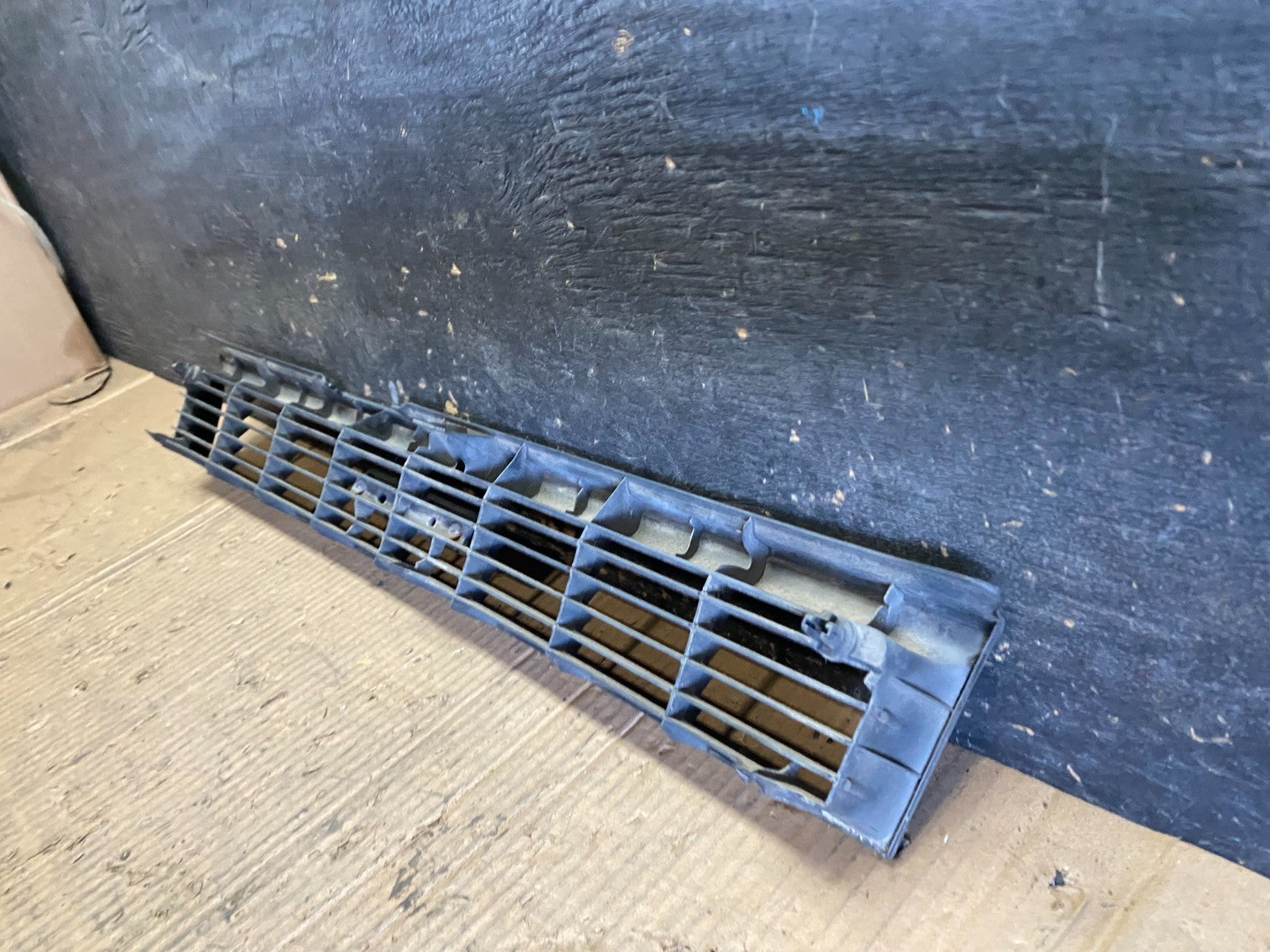 1988-1992 Toyota Corolla Grille Grill Front Upper  W/Insert Bracket OEM S9598 DG8