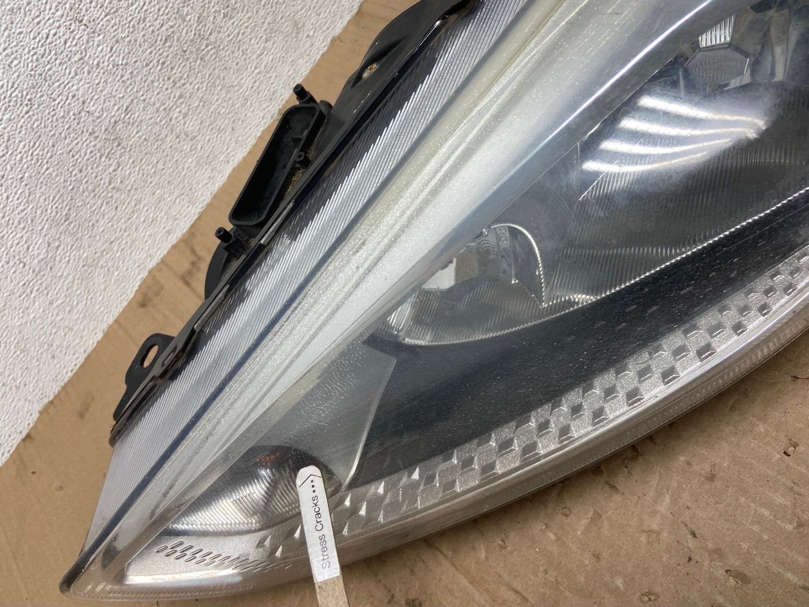 2015 to 2018 Ford Focus Left Driver LH Side Headlight AE8998 LK4
