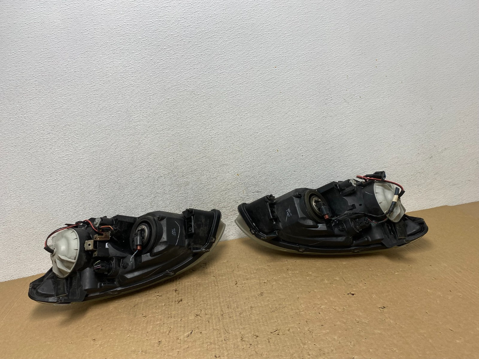 2002 to 2004 Nissan Altima Left+Right Side Set Halogen Headlights AF8139 DW6