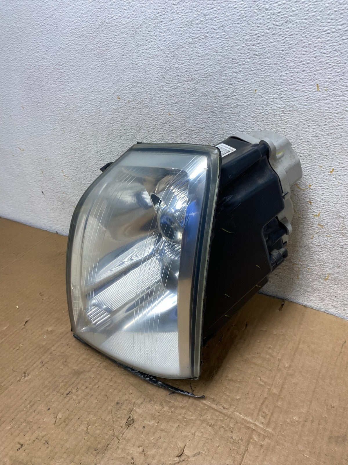 2005 to 2011 Cadillac STS Left Driver LH Side Xenon Headlight AI8106 DW1