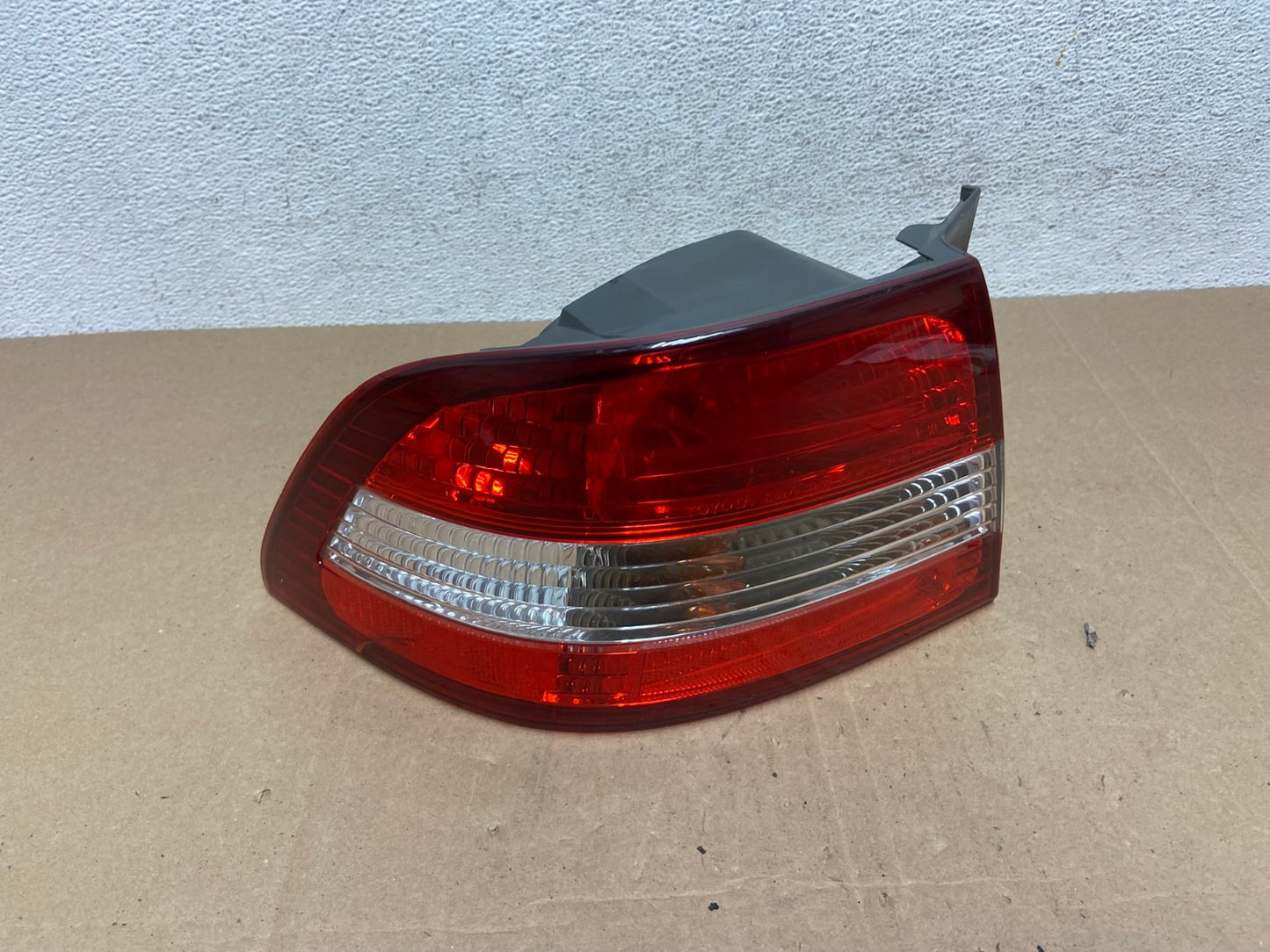 2000 2001 Lexus ES300 Outer Left Driver Lh Side Tail Light AE4937 LK0