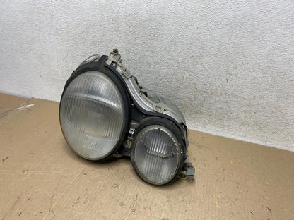 1996-1999 Mercedes E E320 E430 Right Passenger RH Side Headlight AH7636 DW2