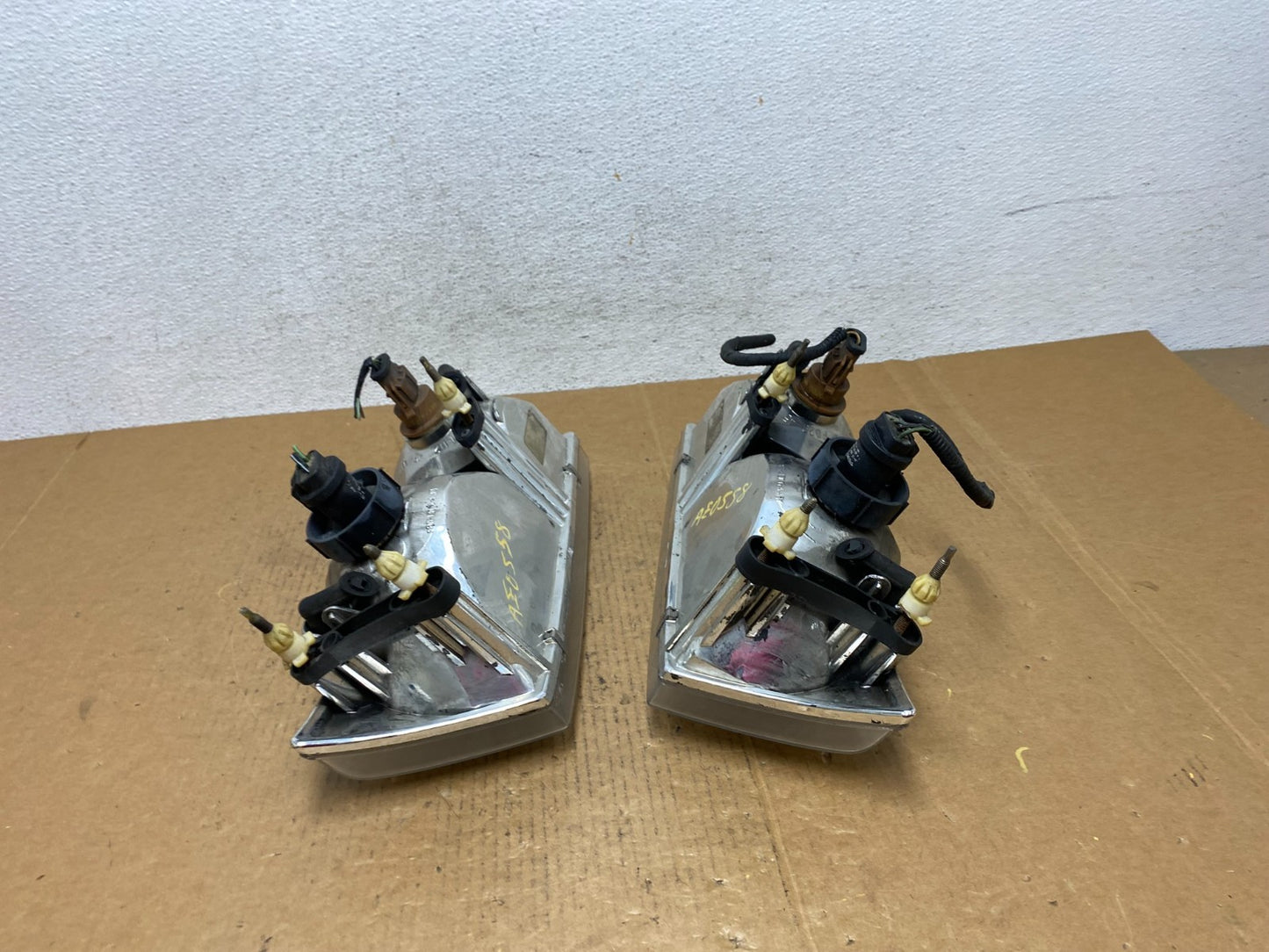 1998 to 2002 Mercury Grand Marquis Left+Right Set Halogen Headlight AE0558 DG10