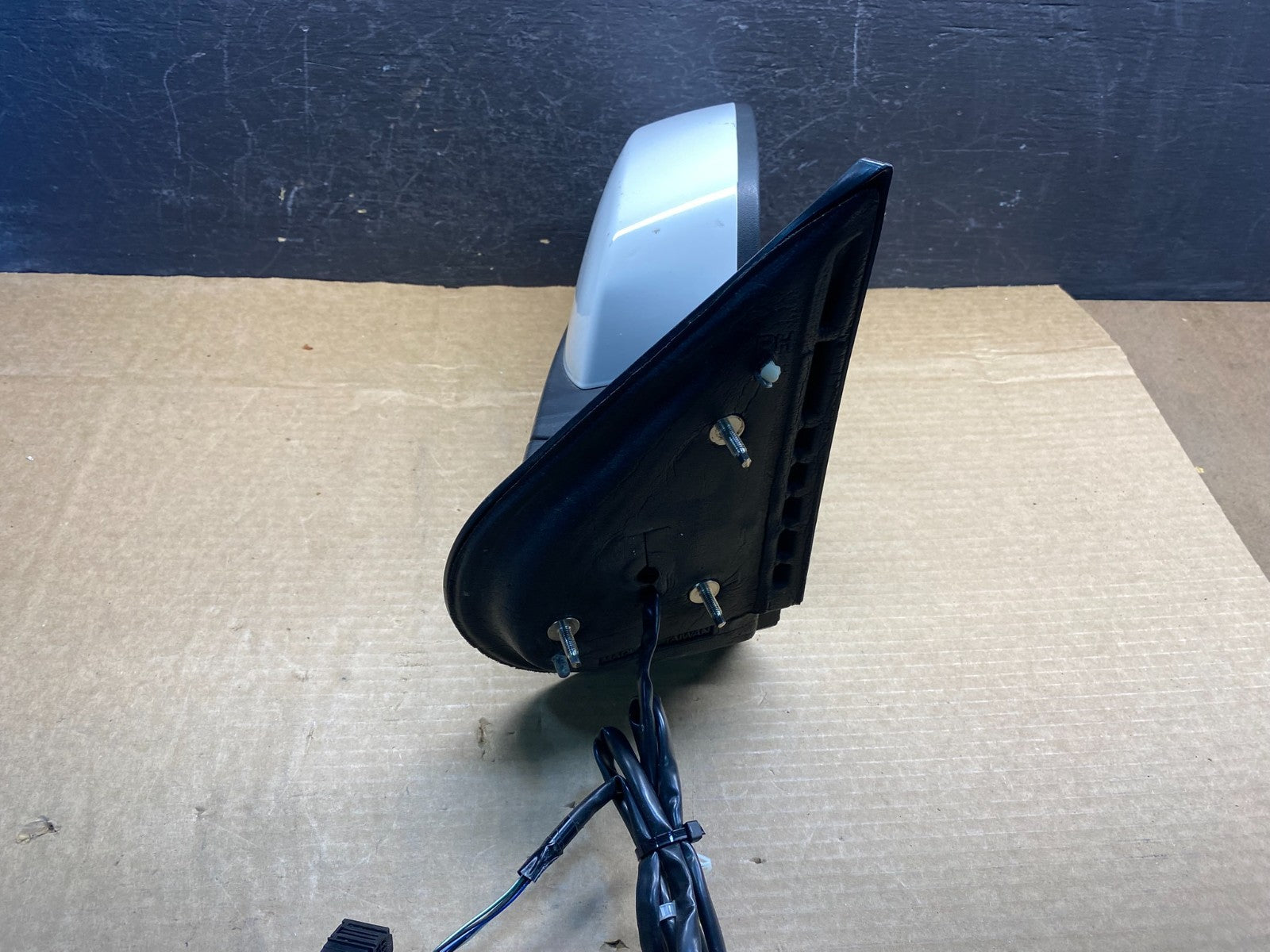 2009 to 2014 Gmc Yukon Right Passenger Side View Door Mirror ad9678 DG3