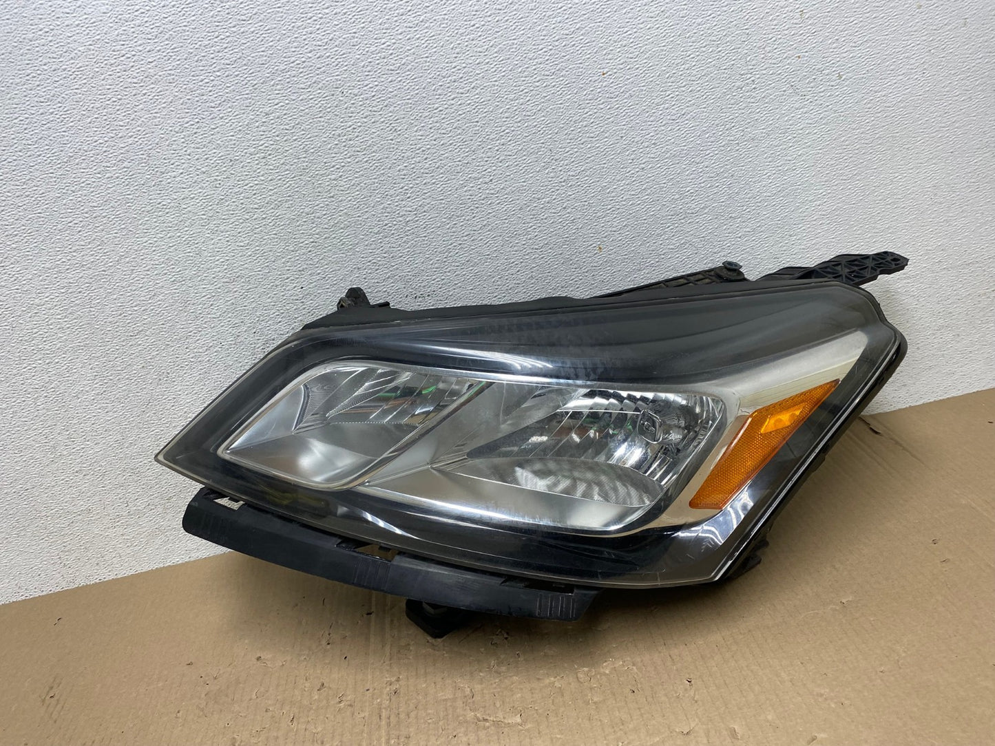 2013-2017 Chevrolet Traverse Left Driver LH Side Headlight Halogen AE9685 LK0
