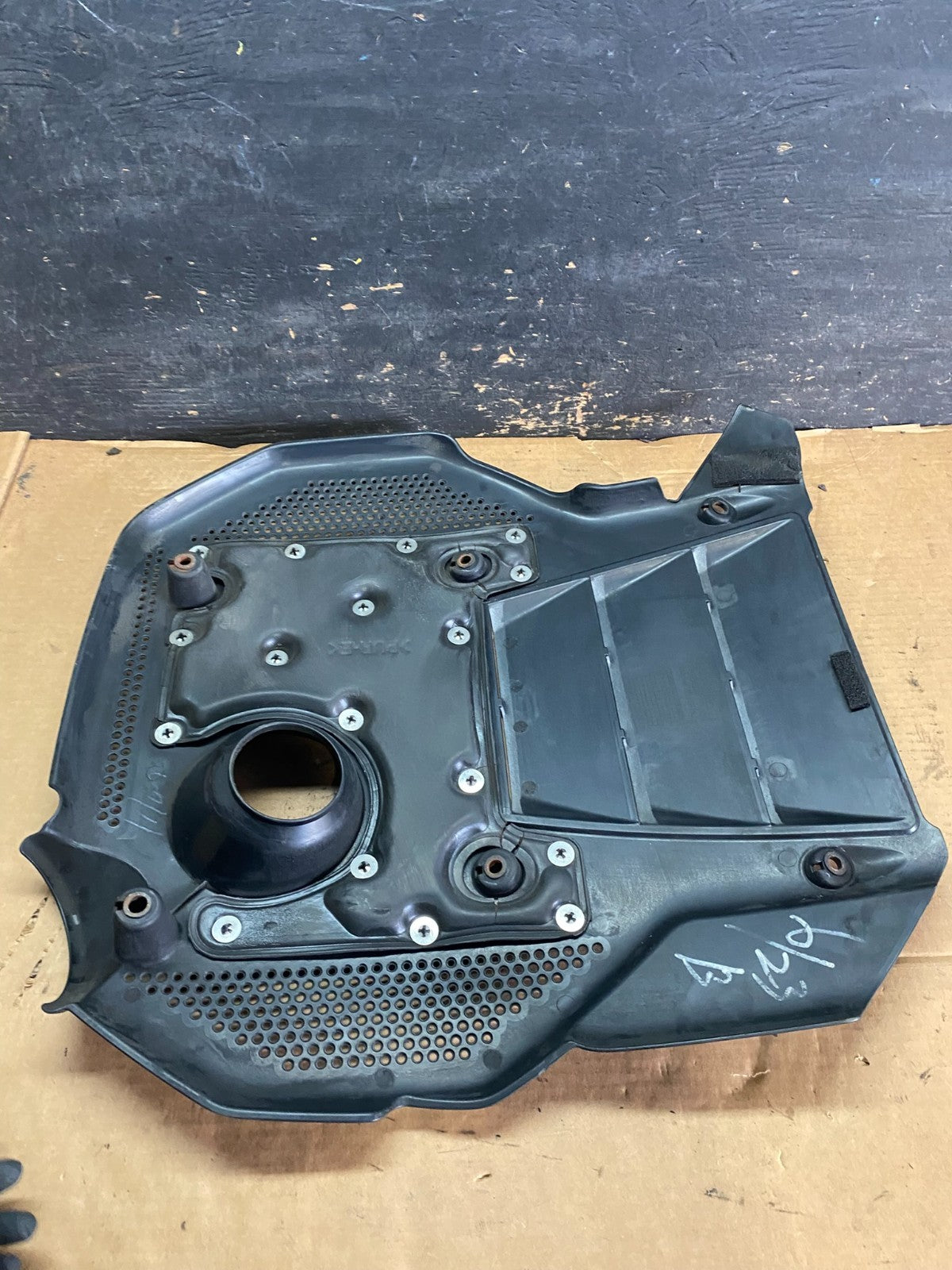 2006 to 2010 Hyundai Azera V6 Engine Motor Shield Cover OEM S0447 DG7