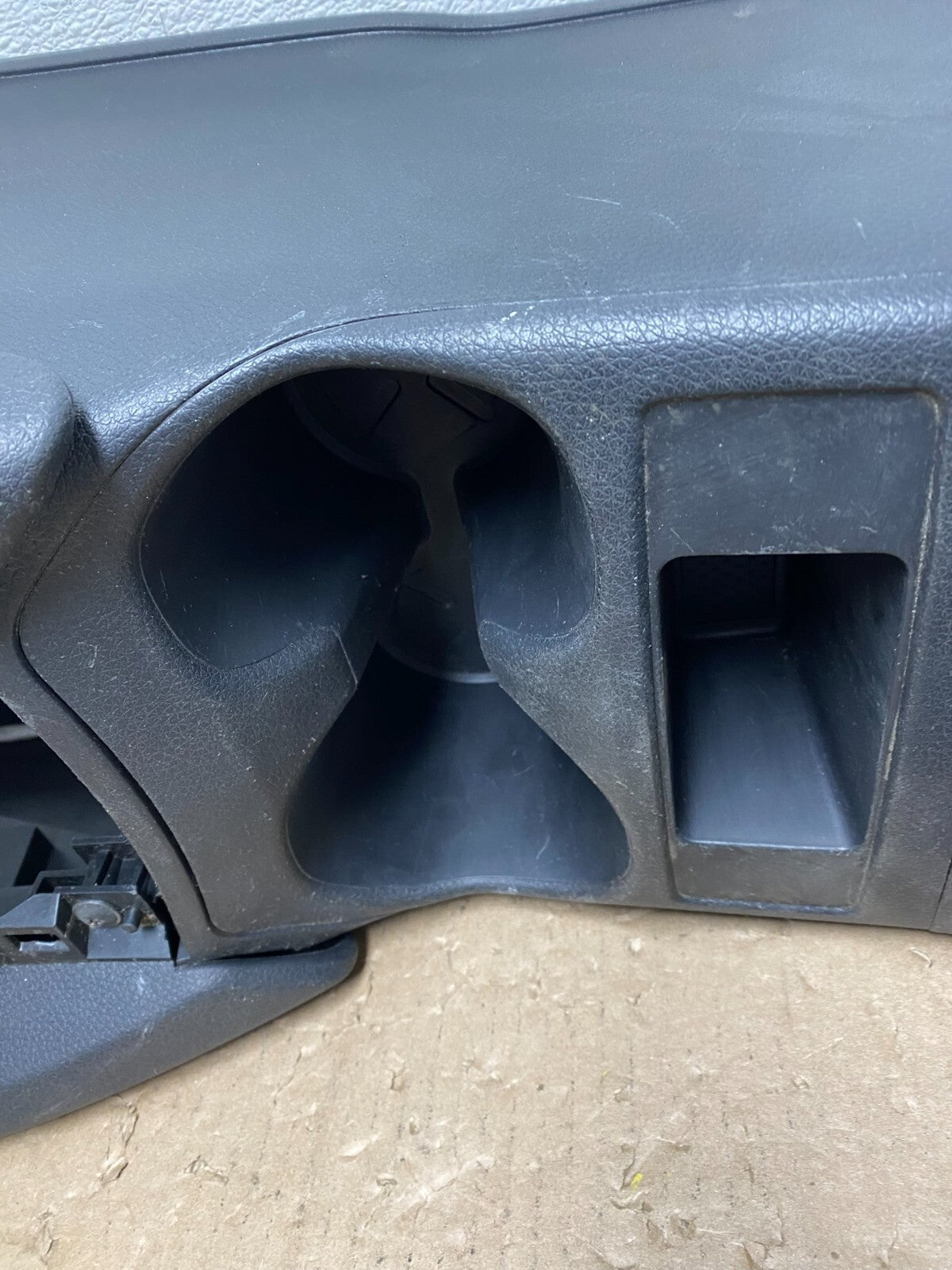 2014-2016 Nissan Rogue Center Console Arm Dual Cup Holder Bezel I2547 DG14