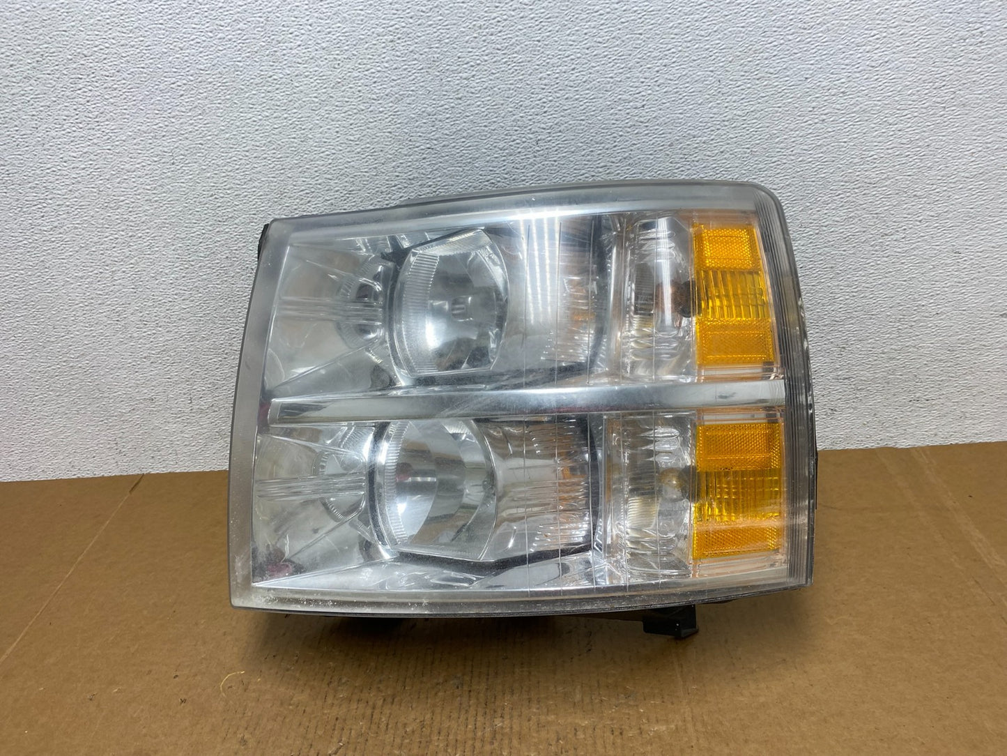 2007 to 2014 Chevrolet Silverado Left Driver Lh Side Headlight AD9321 DW0