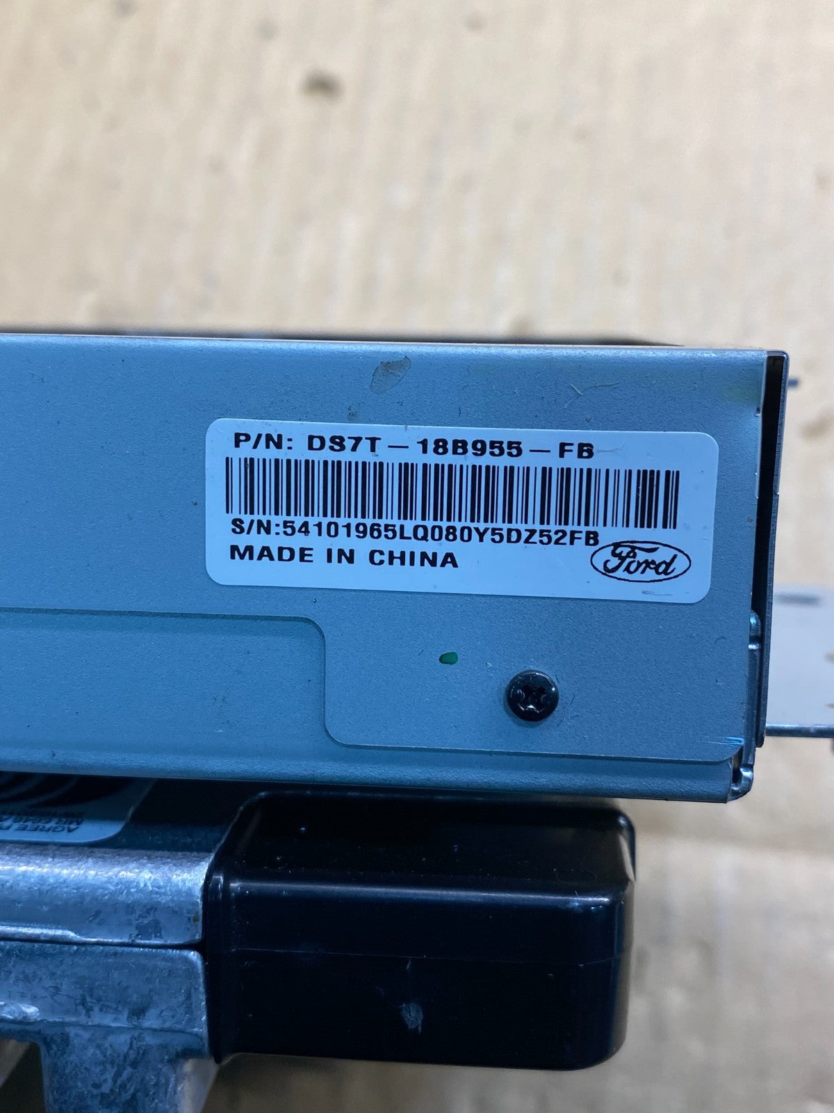 2013 to 2016 Ford Fusion Radio Information Display Screen AI9935 DG6