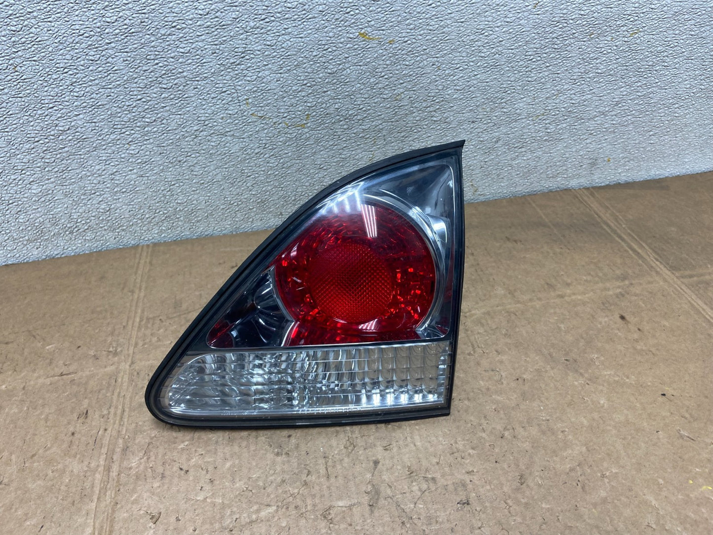 2000-2003 Lexus RX300 Right Passenger Side Rear Inner Tail Light Oem Y5977 DW0