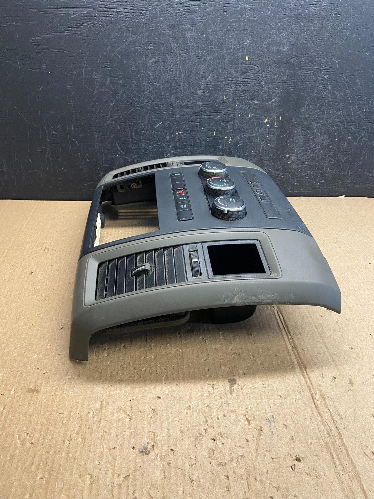 2009 to 2012 Dodge Ram 2500 Center Dash Radio Screen Climate Panel AE3861 DG1