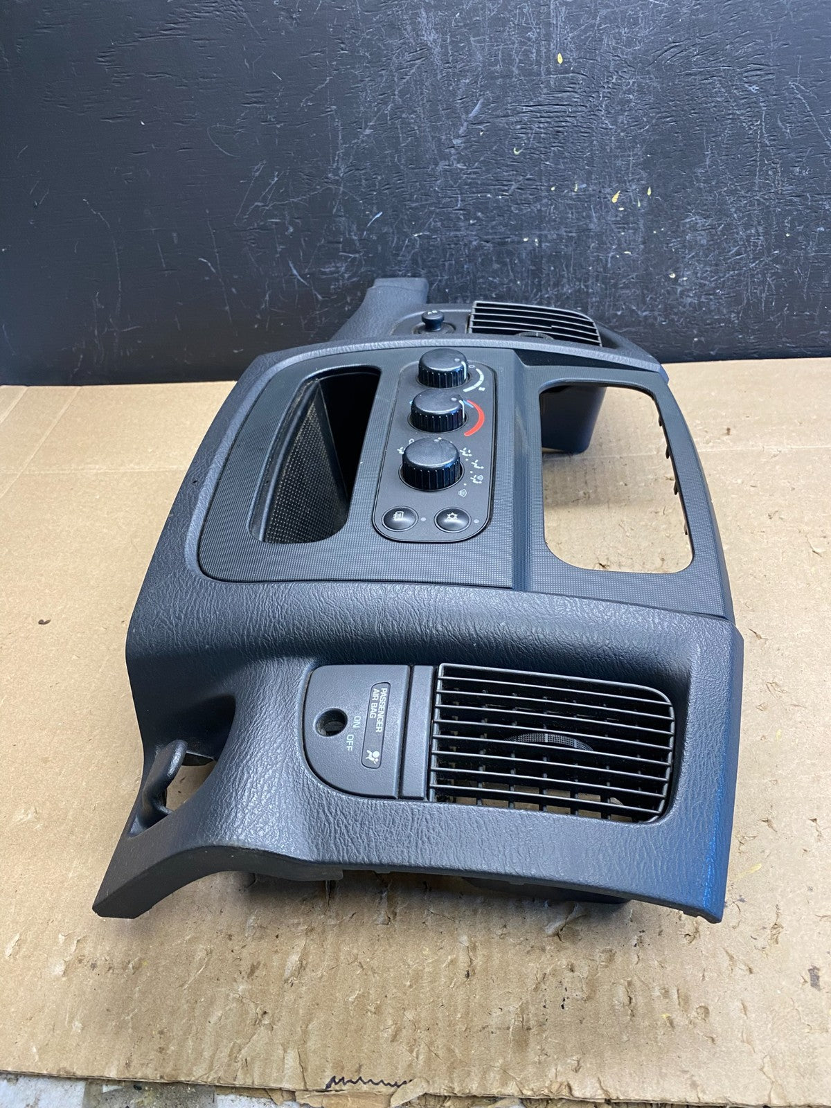 2002 to 2005 Dodge Ram Radio Climate Control Dash Air Vent Bezel Trim ac6743 DG2