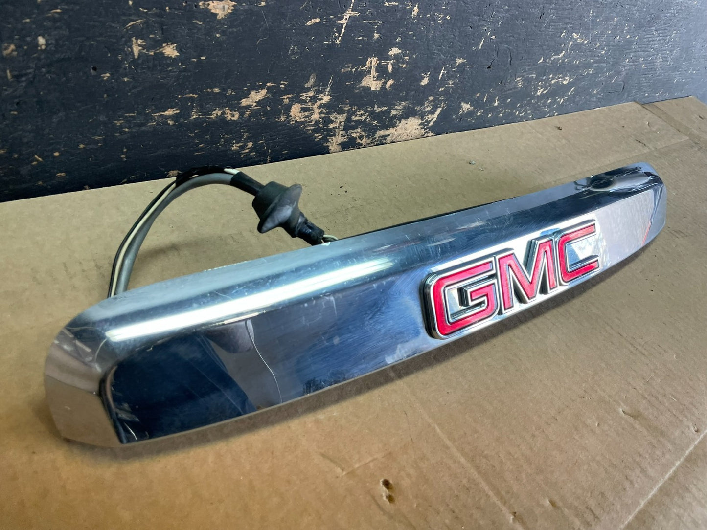 2007-2012 GMC Acadia Chrome Tailgate Rear Finish Molding Back W/Camera aa8963 DG1