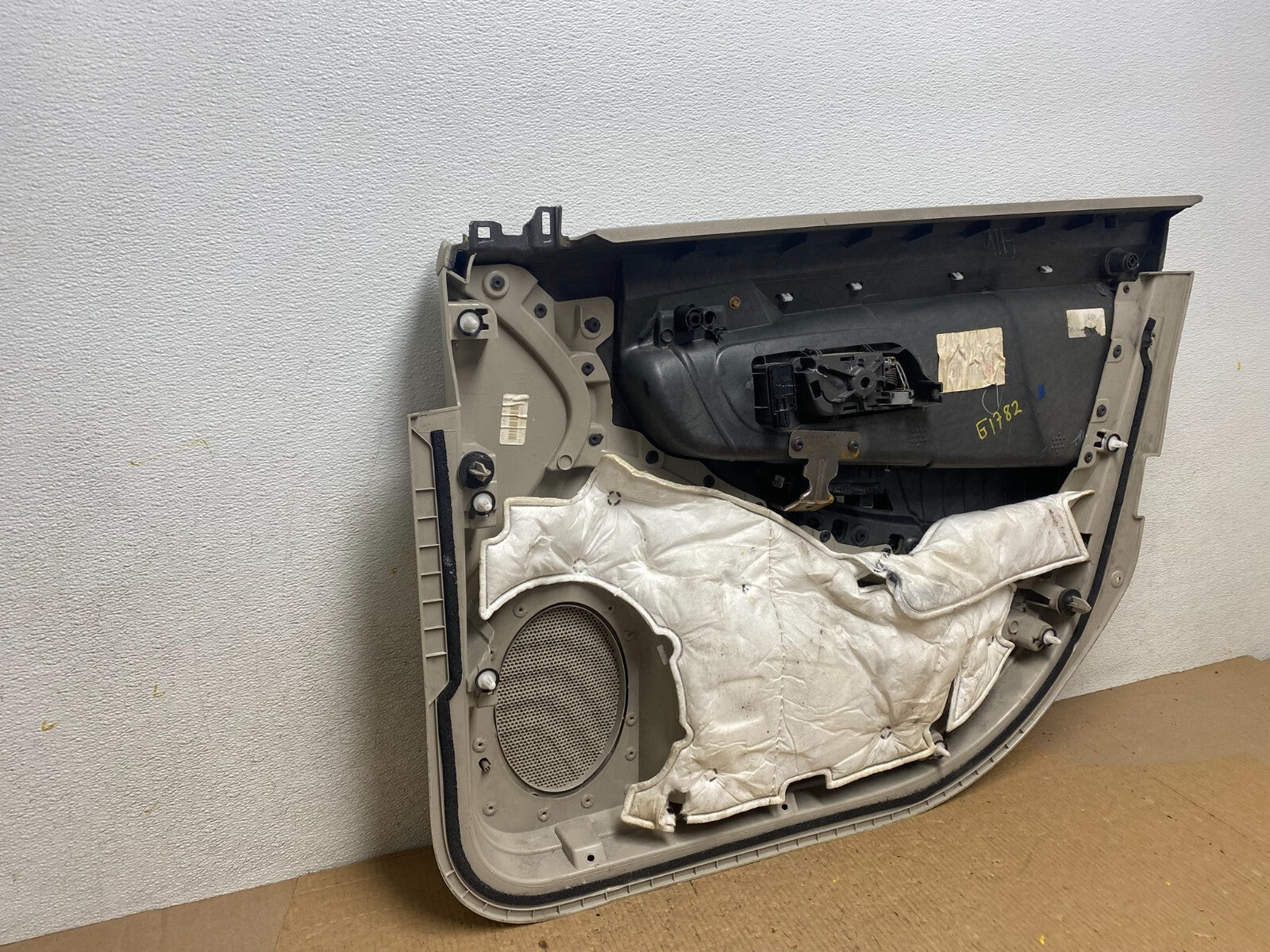 2013 to 2019 Ford Taurus Front Left Side Interior Door Panel G17828