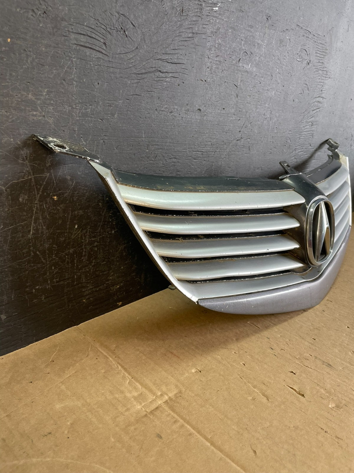 2005 to 2008 Acura RL Front Upper Grille Grill Emblem AD5780 DG2