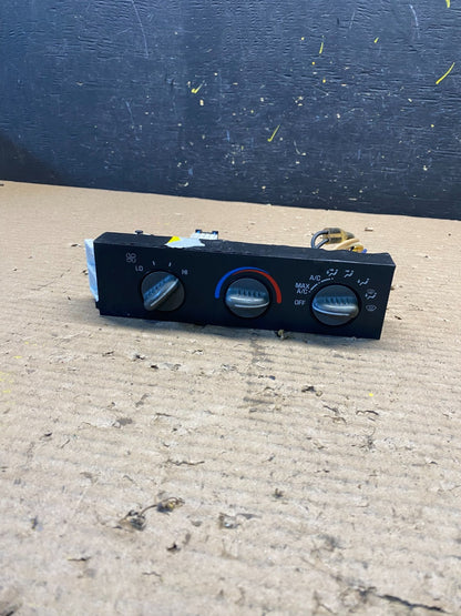 2001 - 2007 GMC Chevrolet Express 1500 Climate Control A/C S3106 DG0