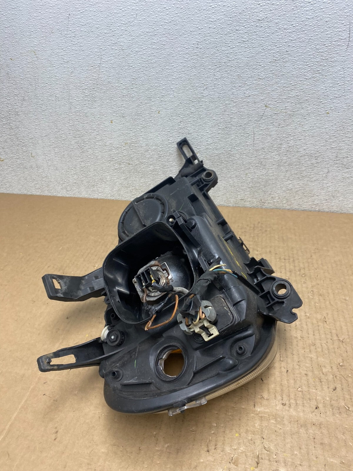 2002 - 2005 Mercedes ML ML350 ML500 Left Driver LH  Halogen Headlight L8564 DW11