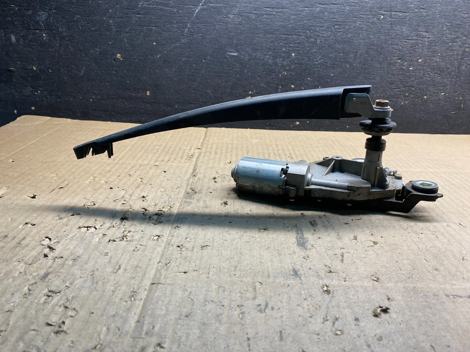 2004 to 2009 Mazda 3 Windshield Rear Wiper Motor ab0366 DG3