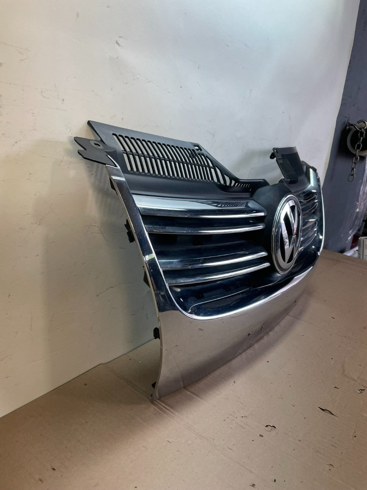 2005-2010 Volkswagen Jetta Front Upper Grille Grill Chrome AG7699 DG2