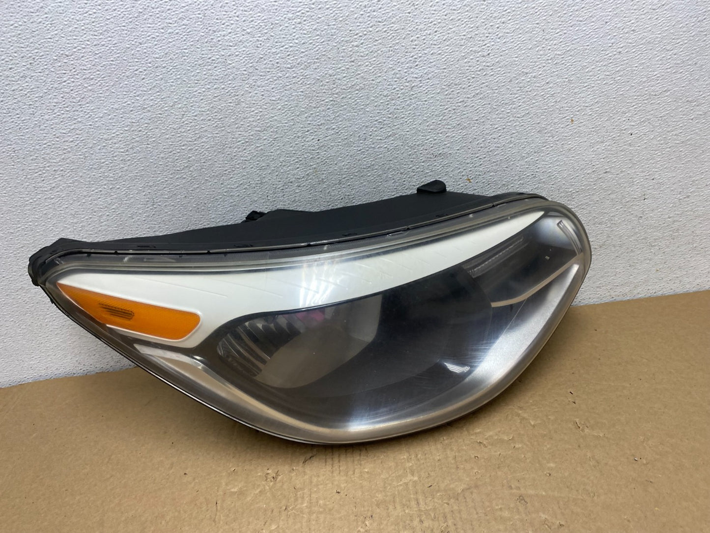 2014 - 2018 Kia Soul Right Passenger RH Halogen Headlight AF7371 DW0