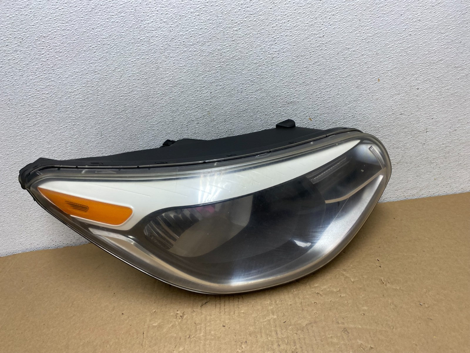2014 - 2018 Kia Soul Right Passenger RH Halogen Headlight AF7371 DW0