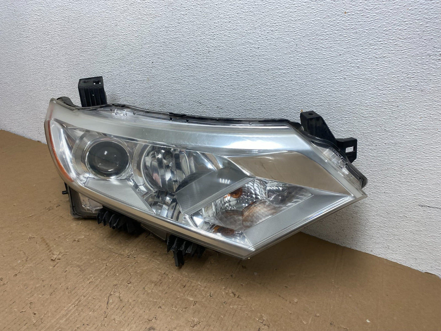 2012 to 2017 Nissan Quest Right Passenger RH Headlight Halogen AD8131 DW1