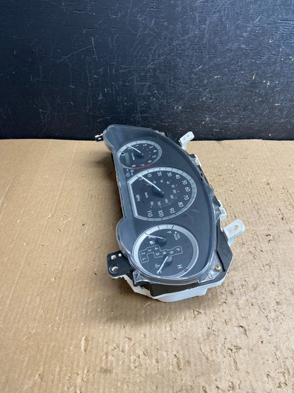 2004 2005 Toyota Sienna Speedometer Cluster Gauge AE4306 DW2