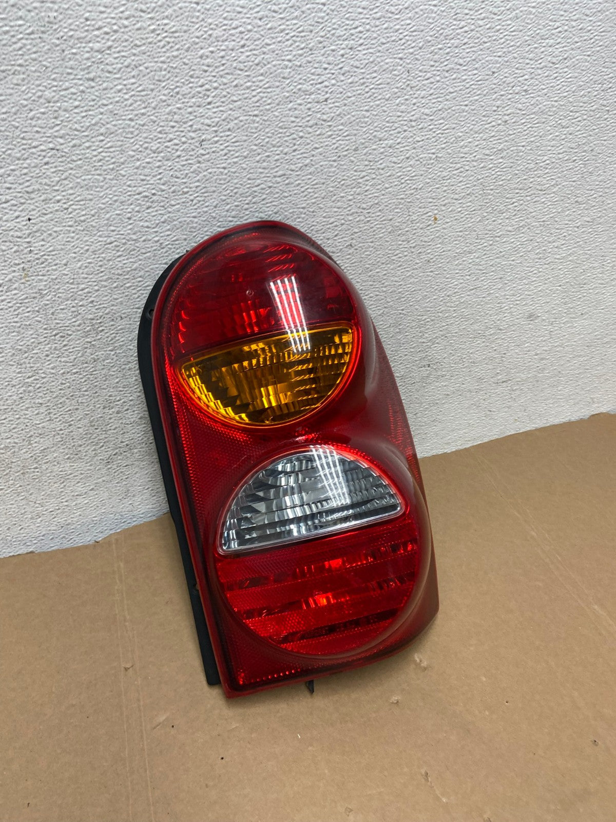 2002 2003 2004 Jeep Liberty Right Passenger Rh Side Tail Light AD7856 LK2