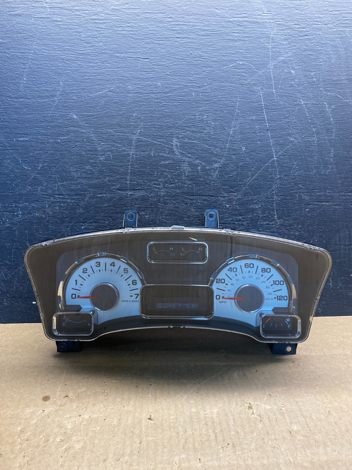 2007 to 2014 Ford Expedition Speedometer Cluster Gauge ag7418 DG0