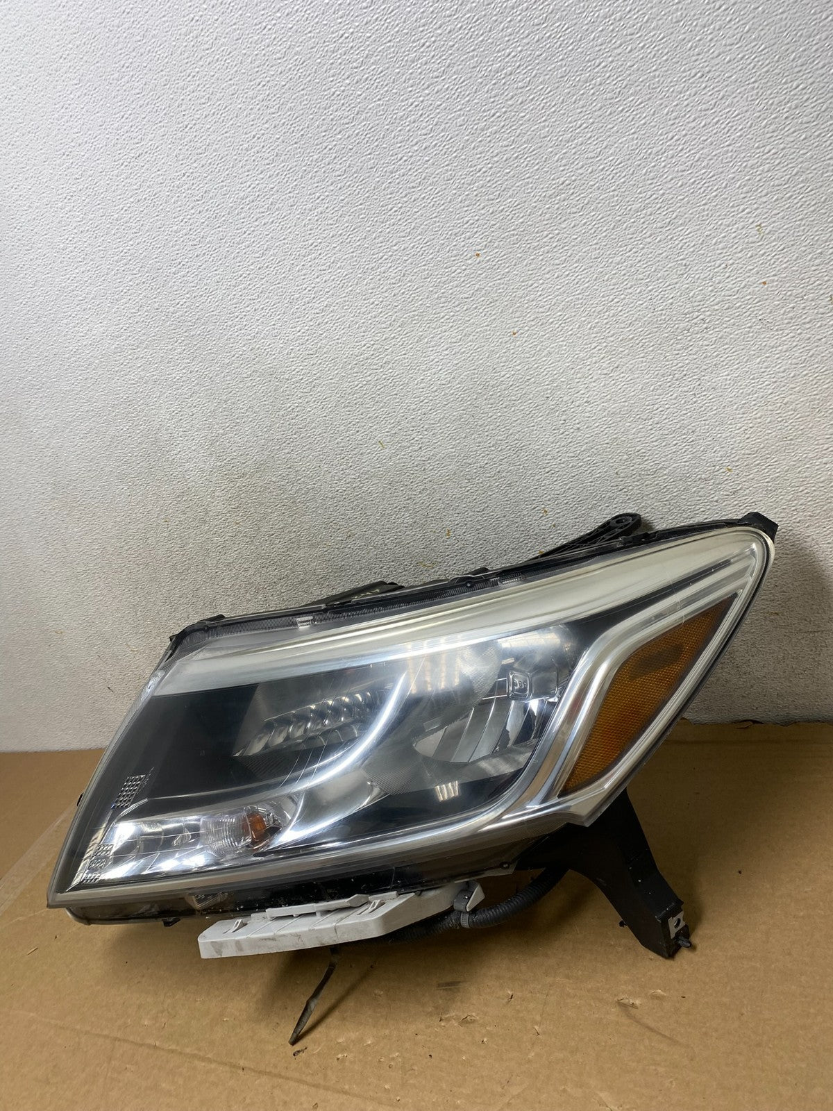 2013 - 2016 Nissan Pathfinder Left Driver LH Side Headlight Halogen AH8247 DW1