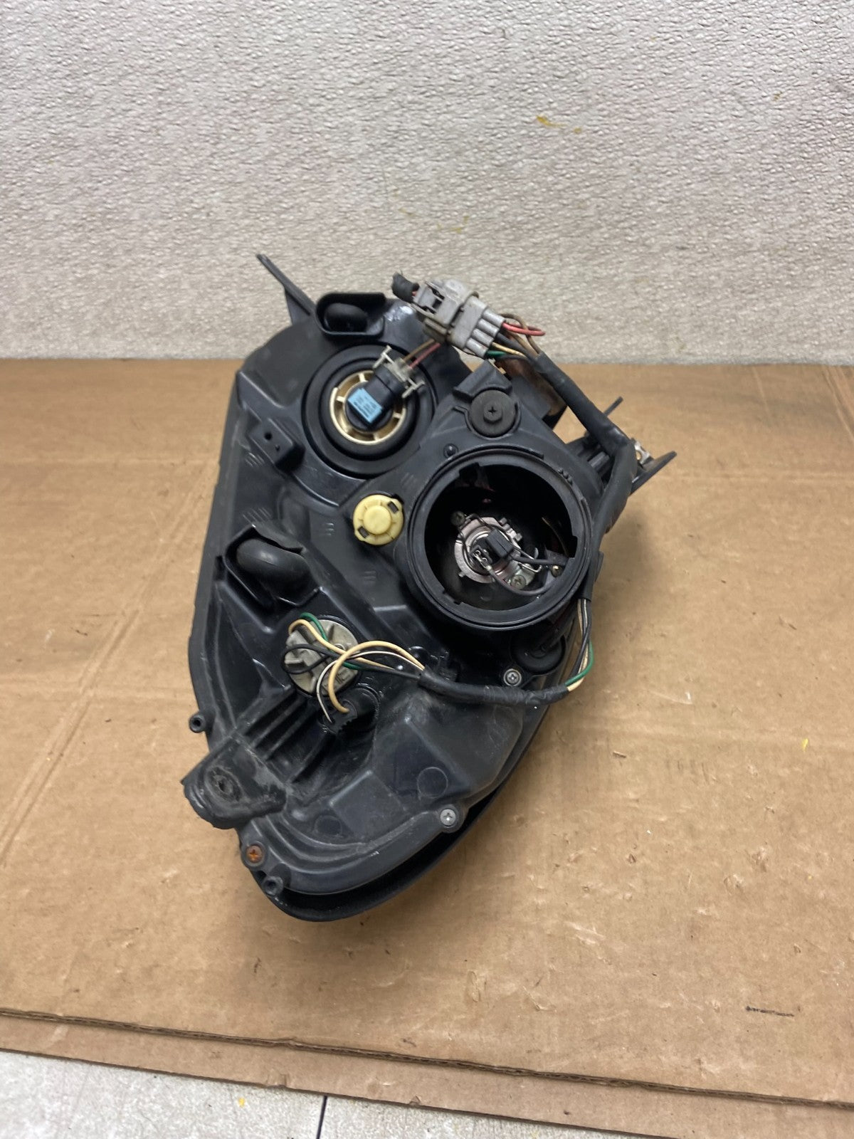 2006 - 2007  Subaru Tribeca B9 Left Driver LH Side Halogen Headlight OEM Y56509