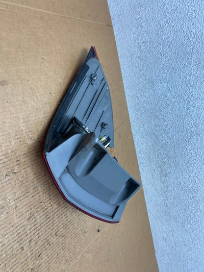 2006 to 2010 Toyota Sienna Left Driver LH Side Tail Light AE0390 LK5