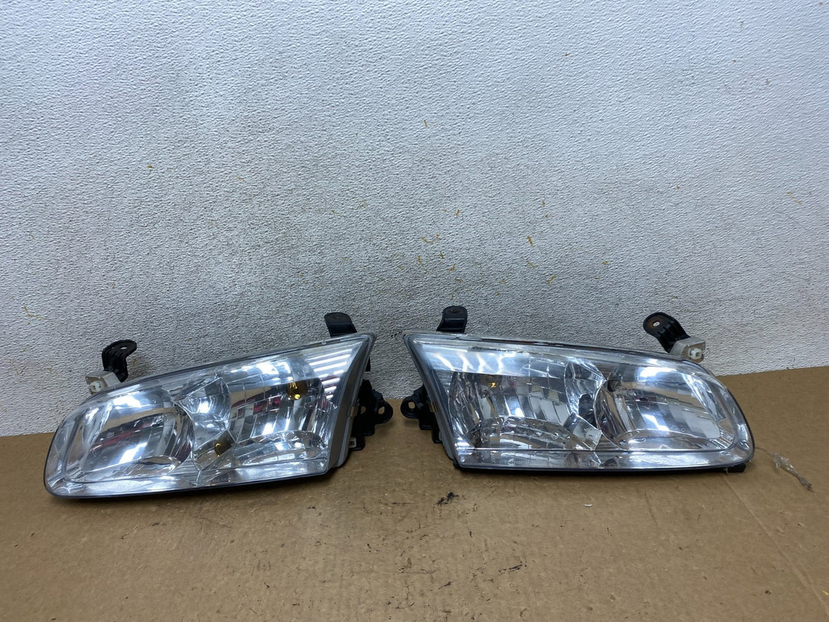2000 to 2001 Toyota Camry Front Left+Right Side Headlights AI3654 DW0