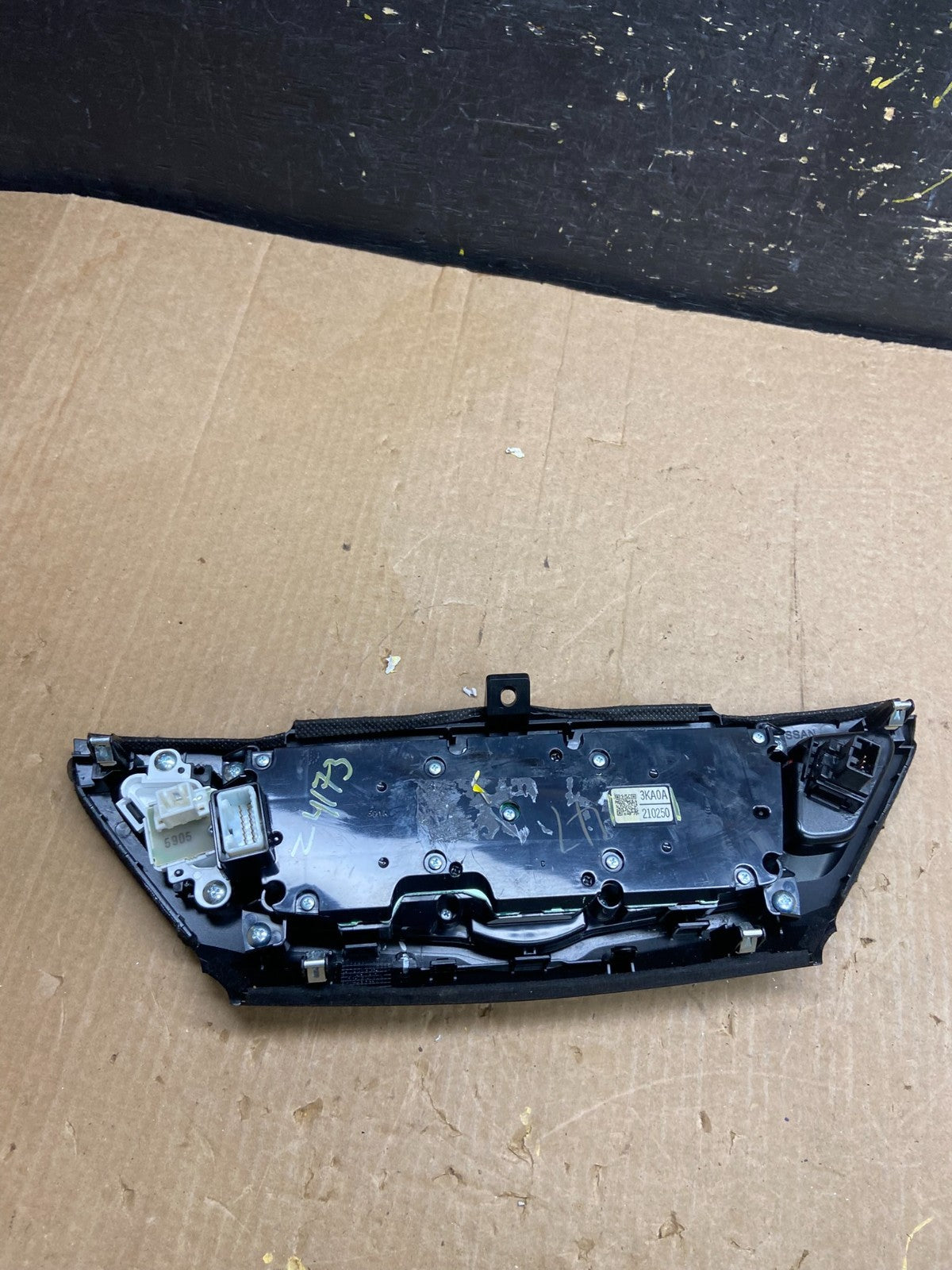 2013 to 2015 Nissan Pathfinder Information Display Control Z4173 DG4
