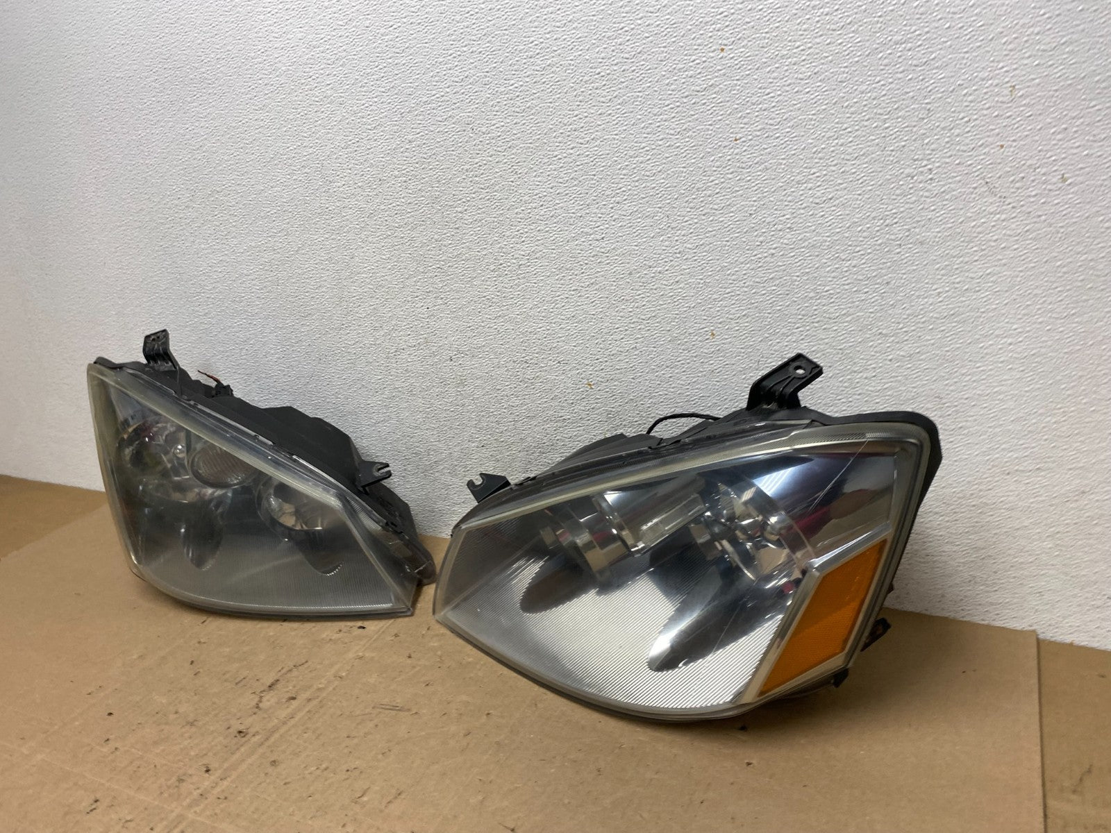 2005 to 2006 Nissan Altima Left+Right Set Halogen Headlights AE6139 DW1
