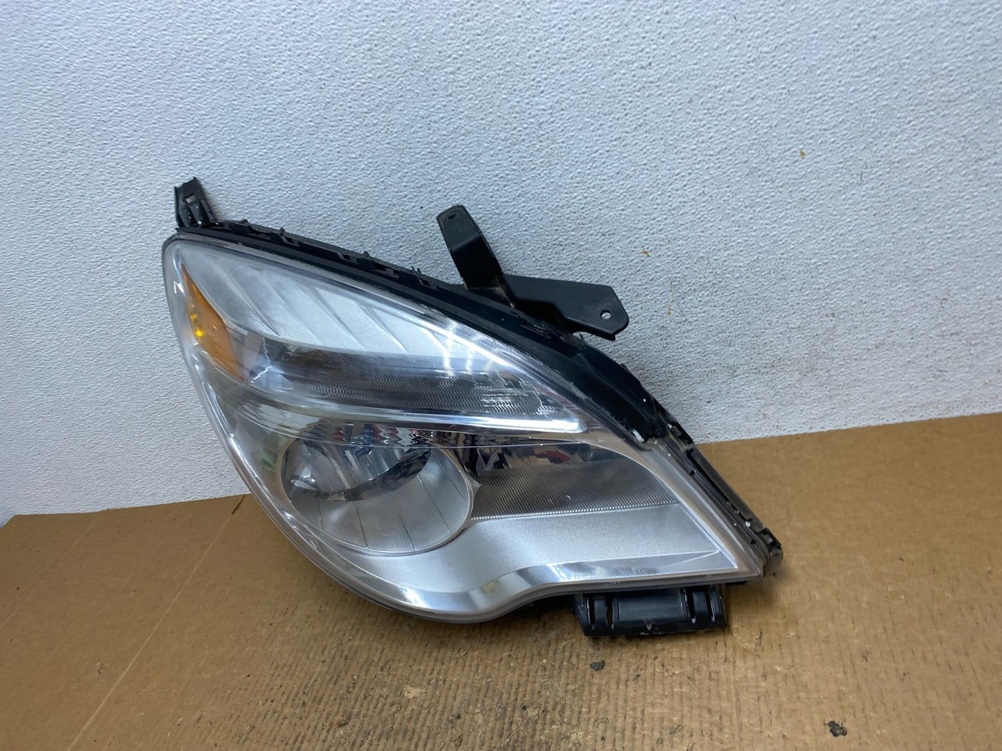 2010 - 2015 Chevrolet Equinox Halogen Headlight Right Passenger Side AE2591 DW1