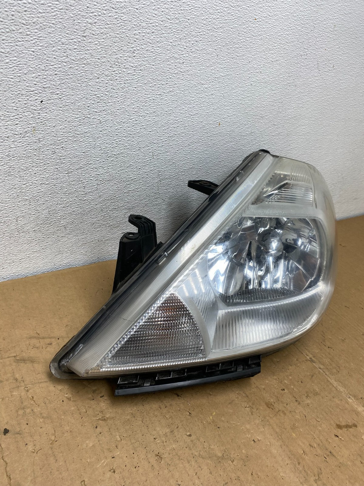 2008 to 2012 Nissan Versa Headlight Halogen Left Driver Lh Side AD1208 DW2
