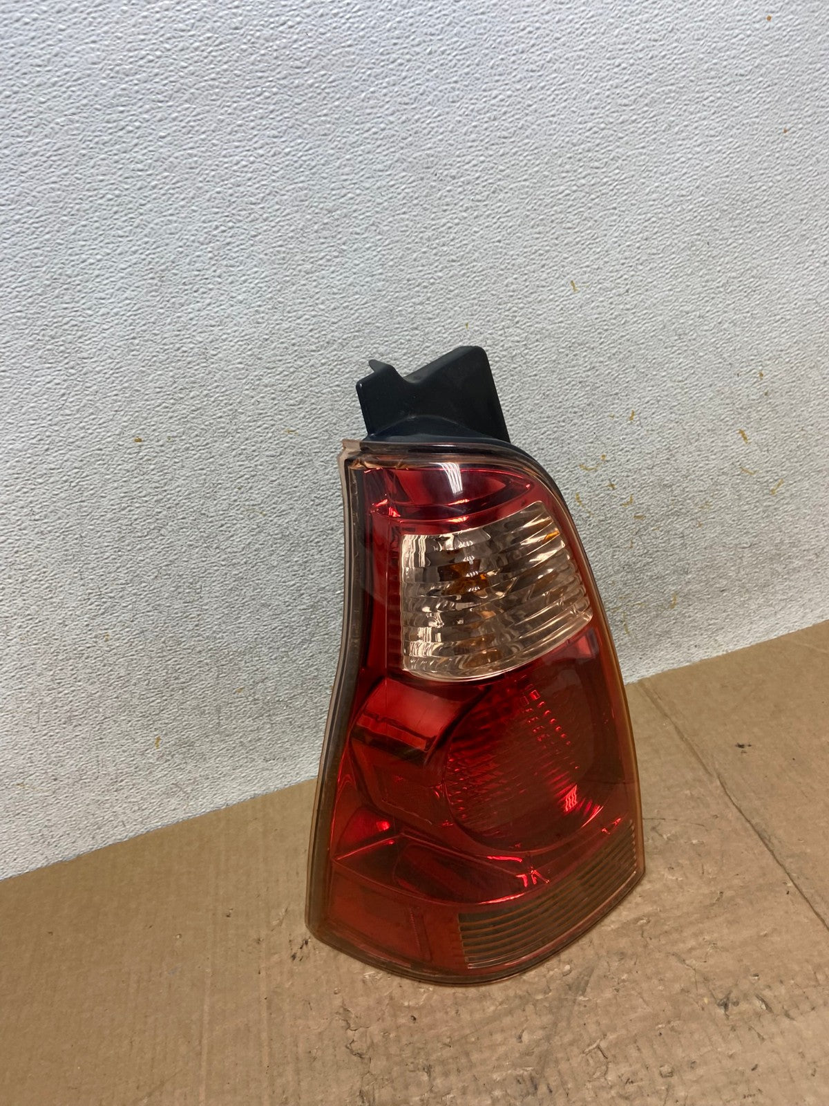 2003 2004 2005 Toyota 4Runner Left Driver LH Side Tail Light AI5465 LK2