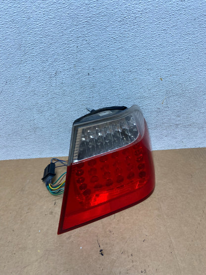 2004-2006 Bmw M3 325Ci Coupe Right Passenger Side Tail Light AE3192 DG2