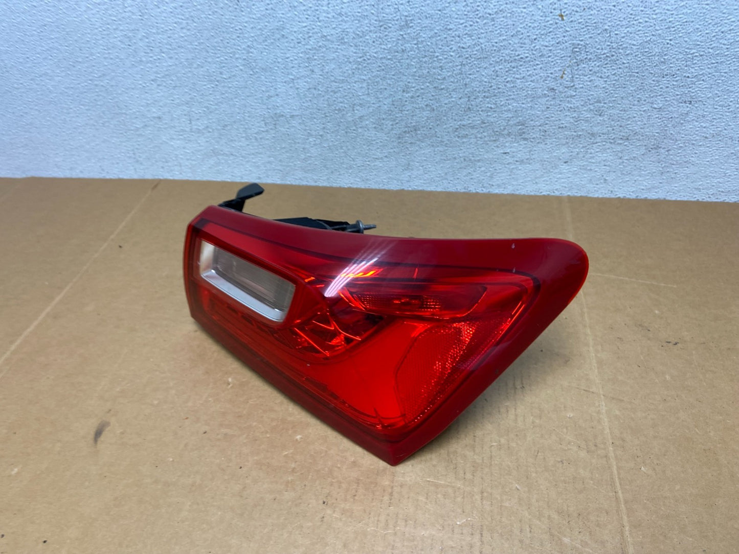 2016 - 2020 Chevrolet Malibu Right Passenger RH Side Tail Light AD8975 DG1
