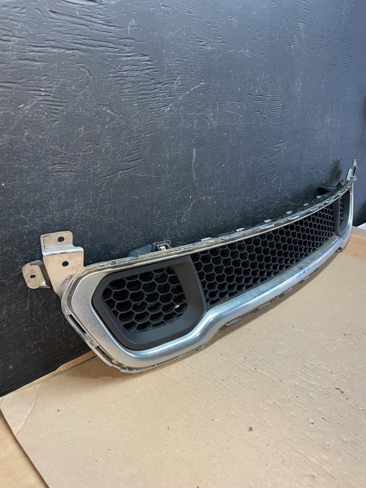 2014 to 2018 Jeep Cherokee Front Lower Bumper Cover Grille AE3336 DG2