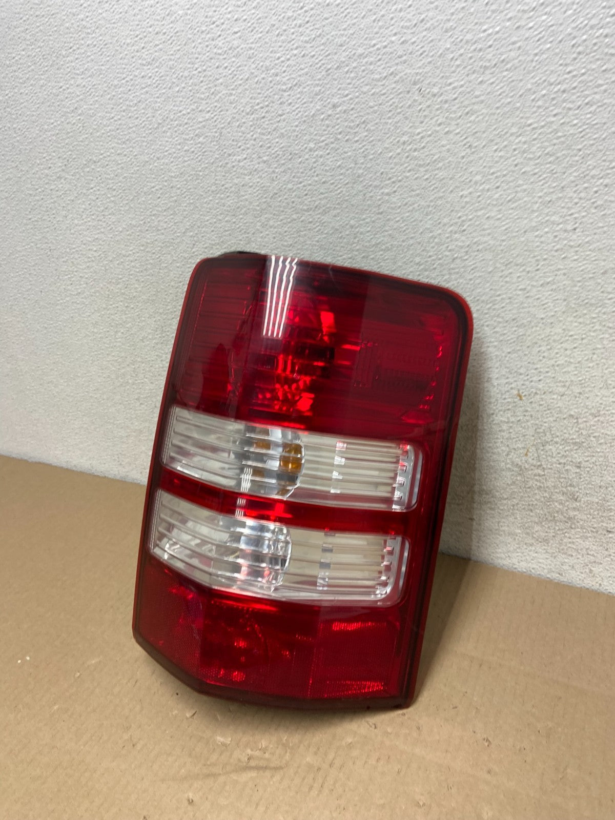 2008 to 2012 Jeep Liberty Right Passenger RH Side Tail Light AG5849 DW1