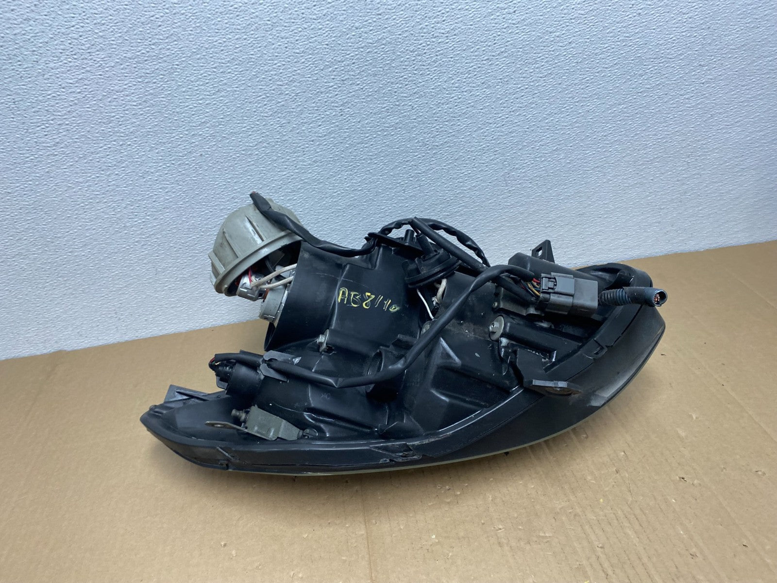 2004 2005 2006 Nissan Maxima Right Passenger Side Headlight Halogen AB8110 DW4