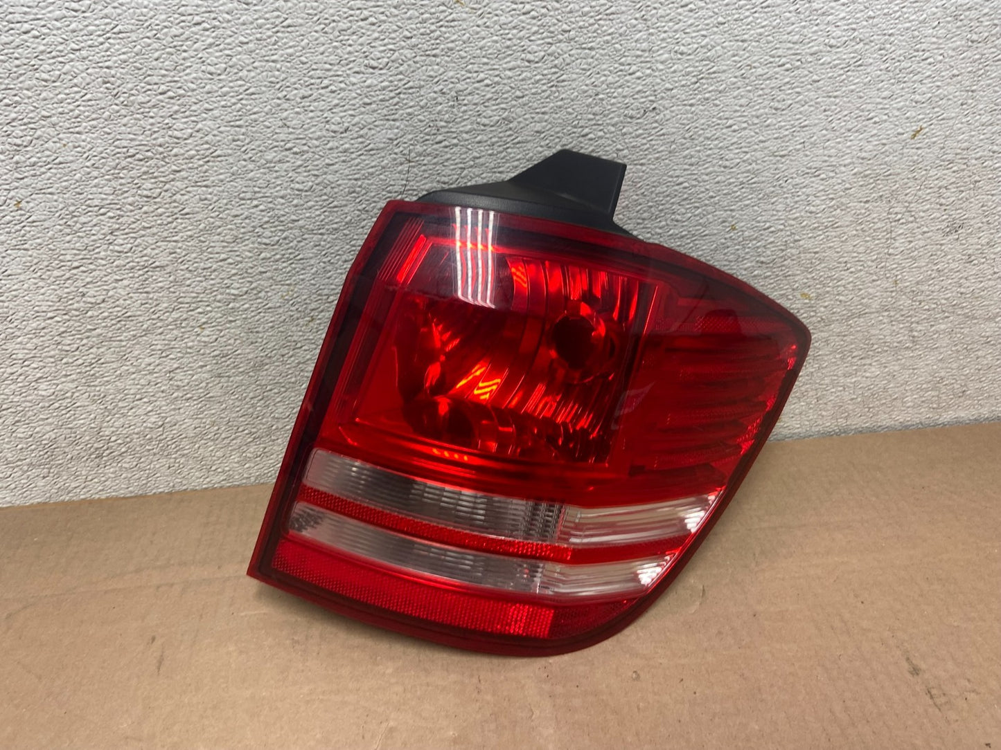 2009 - 2011 Dodge Journey Right Passenger Side Tail Light Oem R1375 DW0