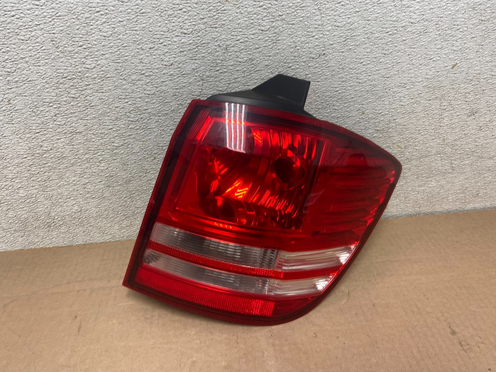 2009 - 2011 Dodge Journey Right Passenger Side Tail Light Oem R1375 DW0